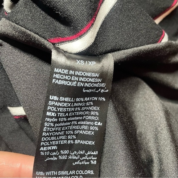 NWT - WHITE HOUSE BLACK MARKET Long Sleeve Striped Stretch Blouse - Size XS - Picture 9 of 9